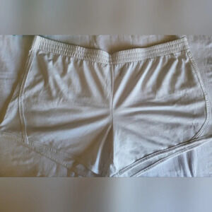 NWOT Women's Danskin‎ Now White Athletic Shorts, Size XL (16-18)
